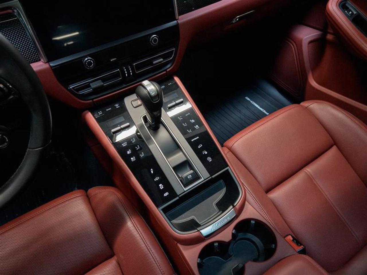 2024 Porsche Macan GTS AWD Photo
