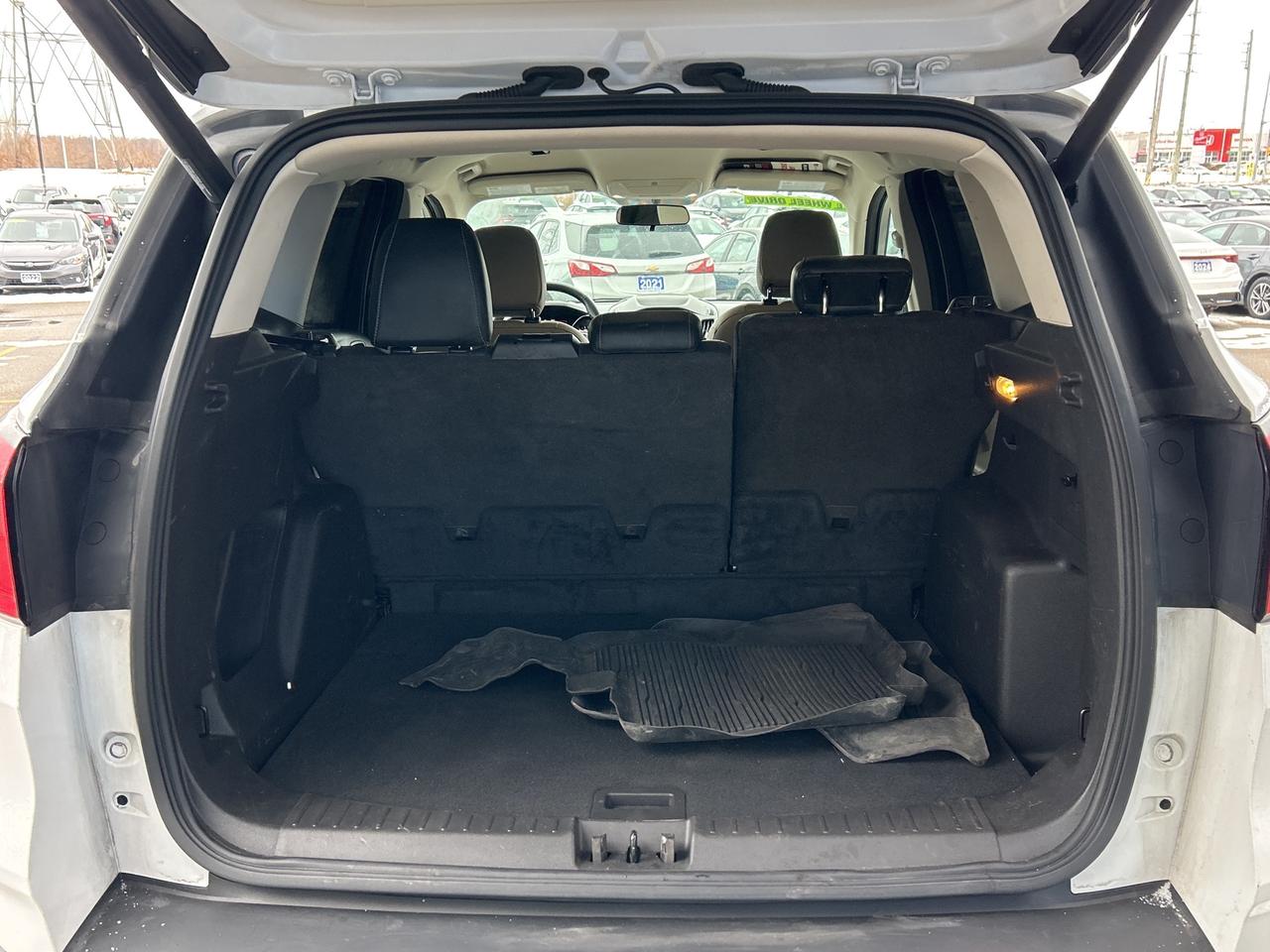 2019 Ford Escape SEL   Leatherette   Clean Carfax Photo4