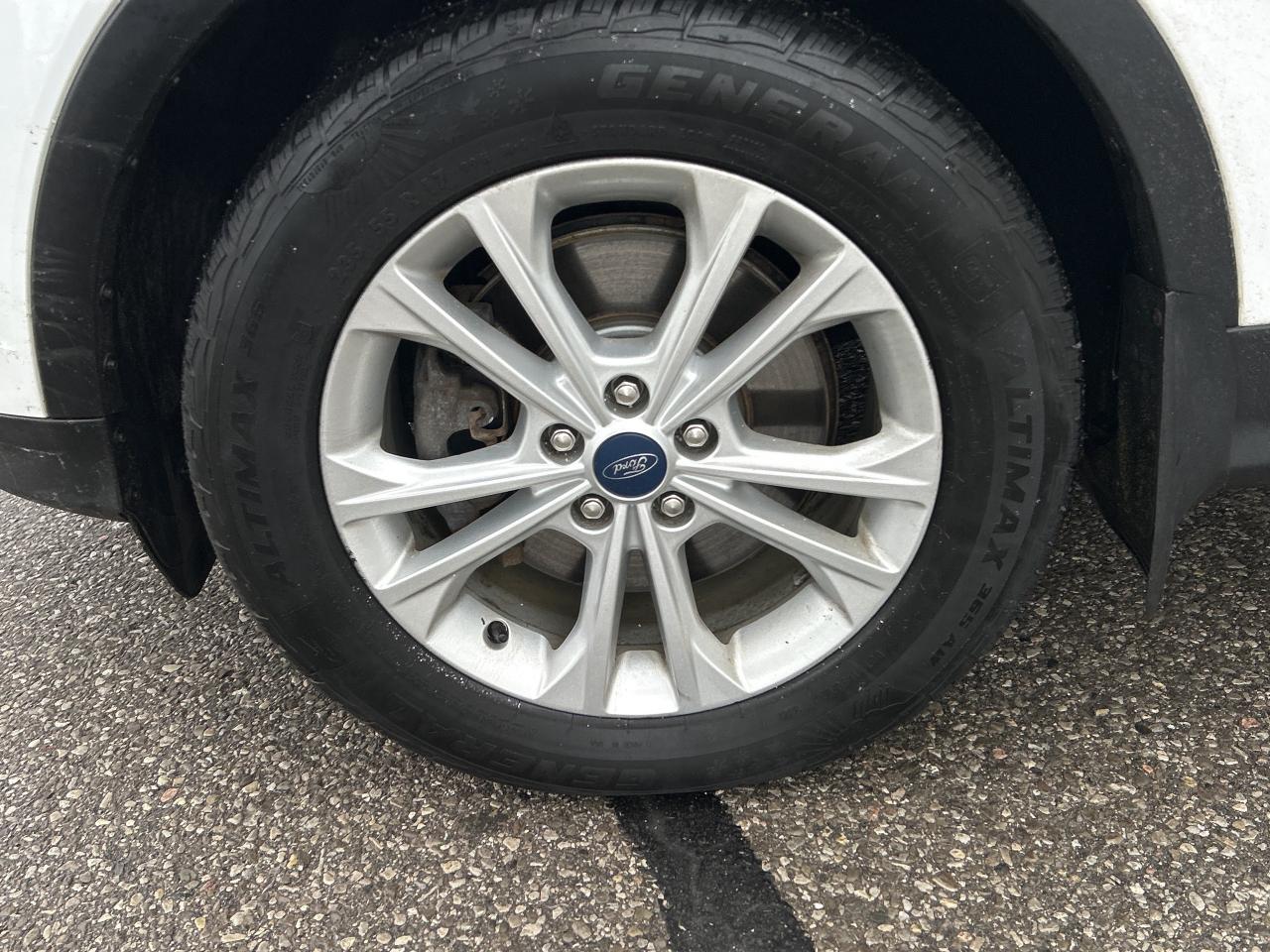 2019 Ford Escape SEL   Leatherette   Clean Carfax Photo