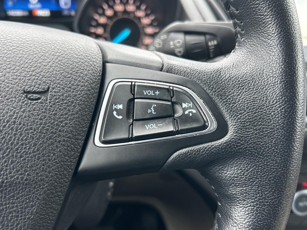 2019 Ford Escape SEL   Leatherette   Clean Carfax Photo