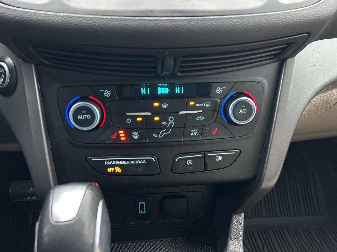 2019 Ford Escape SEL   Leatherette   Clean Carfax Photo