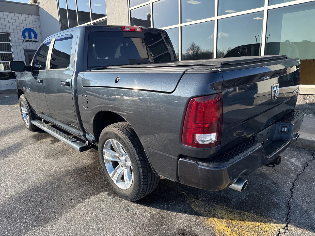 2017 RAM 1500 SPORT Photo3