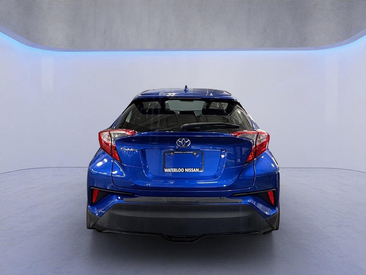 2018 Toyota C-HR XLE Photo3