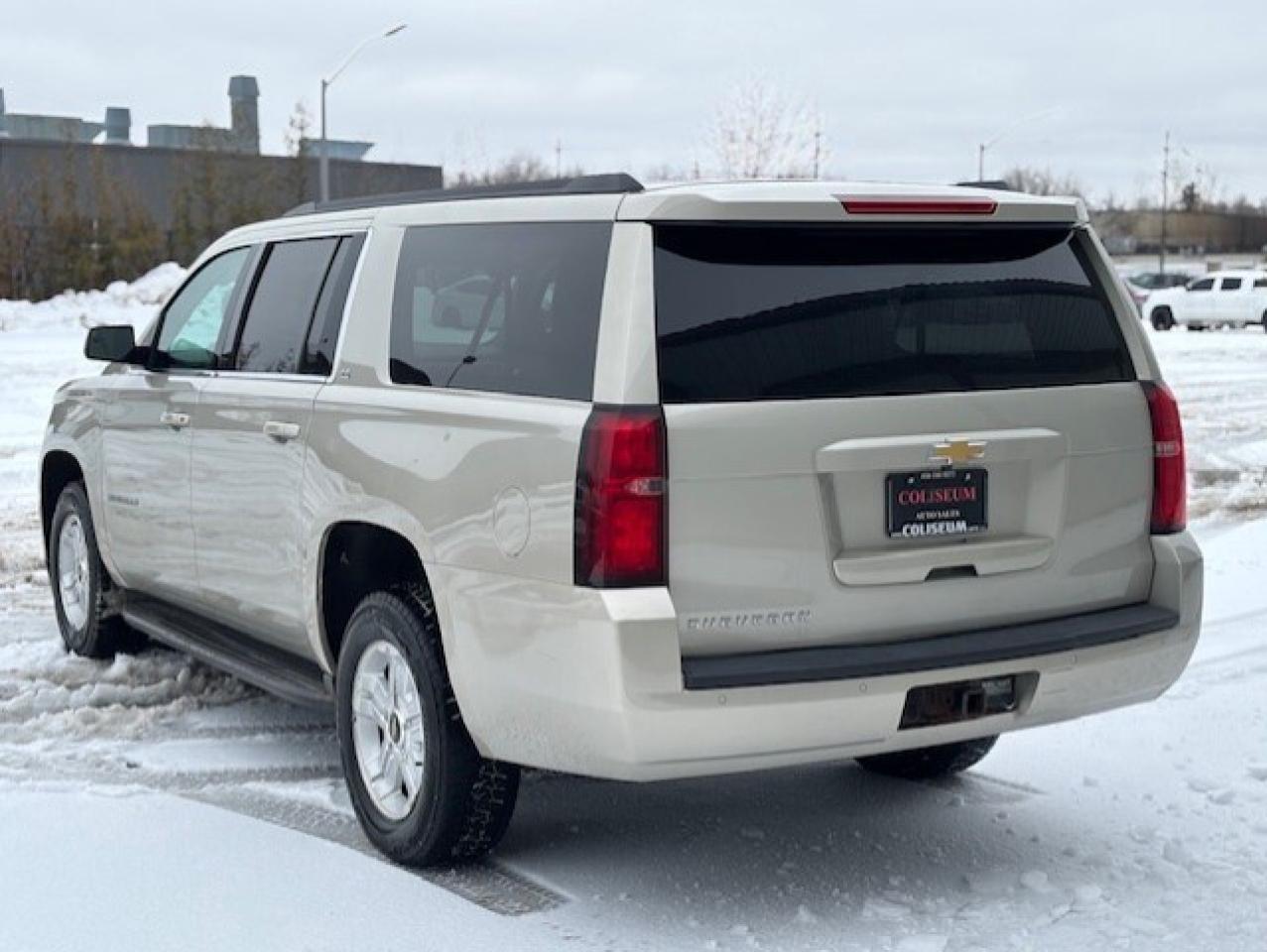 2015 Chevrolet Suburban LS 4WD **8 PASSENGER-CAMERA-1 OWNER-NO ACCIDENTS** Photo2