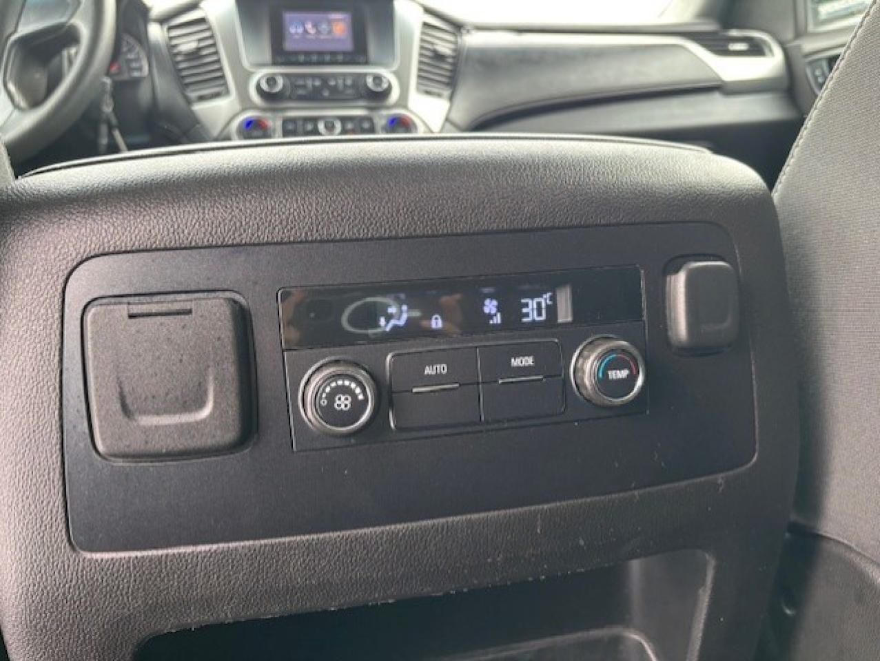 2015 Chevrolet Suburban LS 4WD **8 PASSENGER-CAMERA-1 OWNER-NO ACCIDENTS** Photo