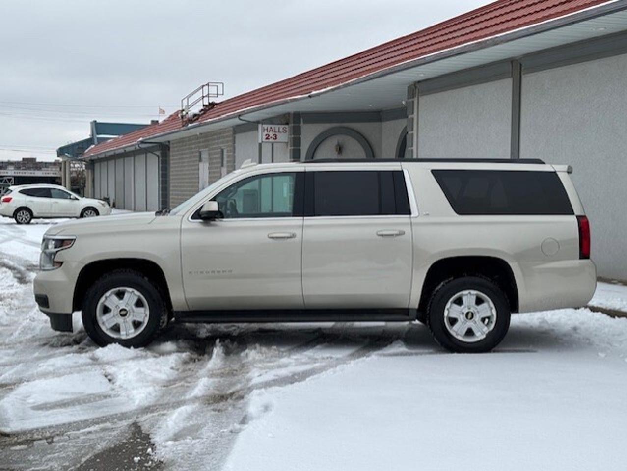 2015 Chevrolet Suburban LS 4WD **8 PASSENGER-CAMERA-1 OWNER-NO ACCIDENTS** Photo