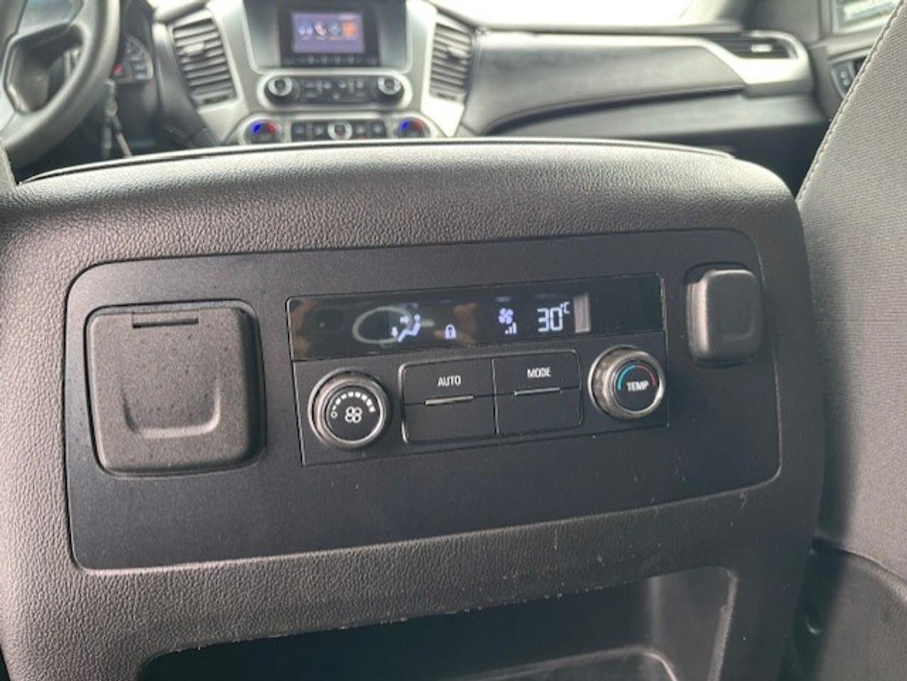 2015 Chevrolet Suburban LS 4WD **8 PASSENGER-CAMERA-1 OWNER-NO ACCIDENTS** Photo