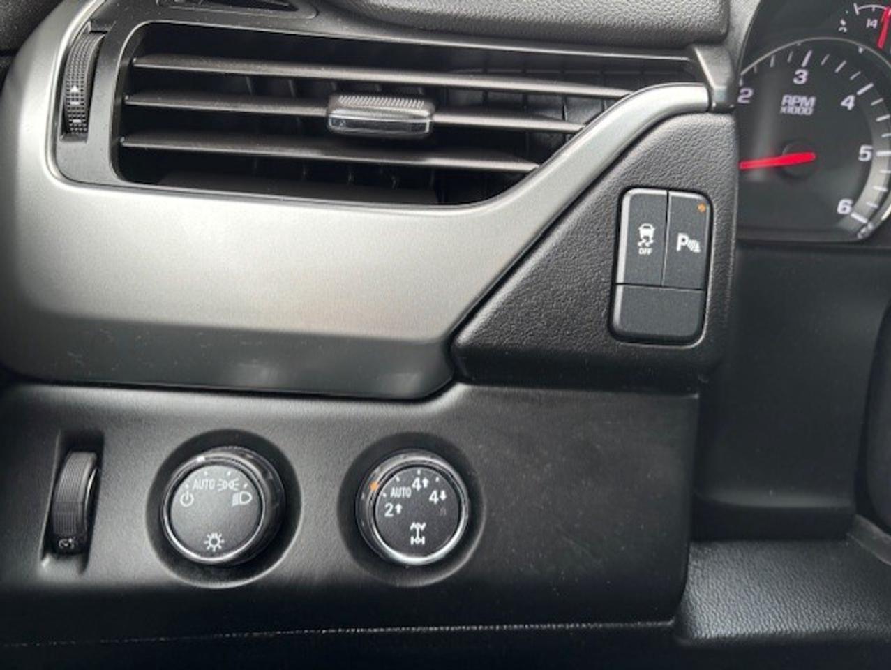 2015 Chevrolet Suburban LS 4WD **8 PASSENGER-CAMERA-1 OWNER-NO ACCIDENTS** Photo