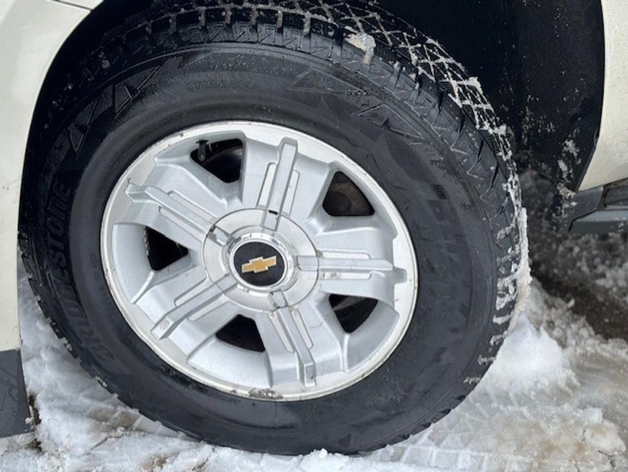 2015 Chevrolet Suburban LS 4WD **8 PASSENGER-CAMERA-1 OWNER-NO ACCIDENTS** Photo