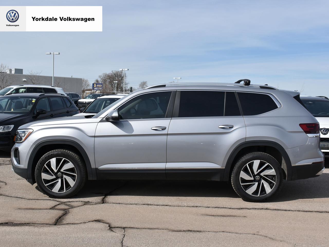 2024 Volkswagen Atlas  Photo2