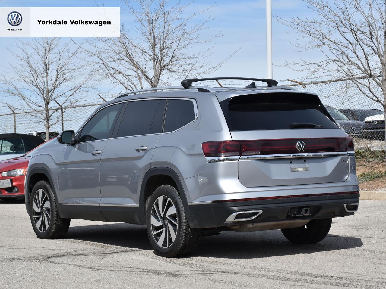 2024 Volkswagen Atlas  Photo3