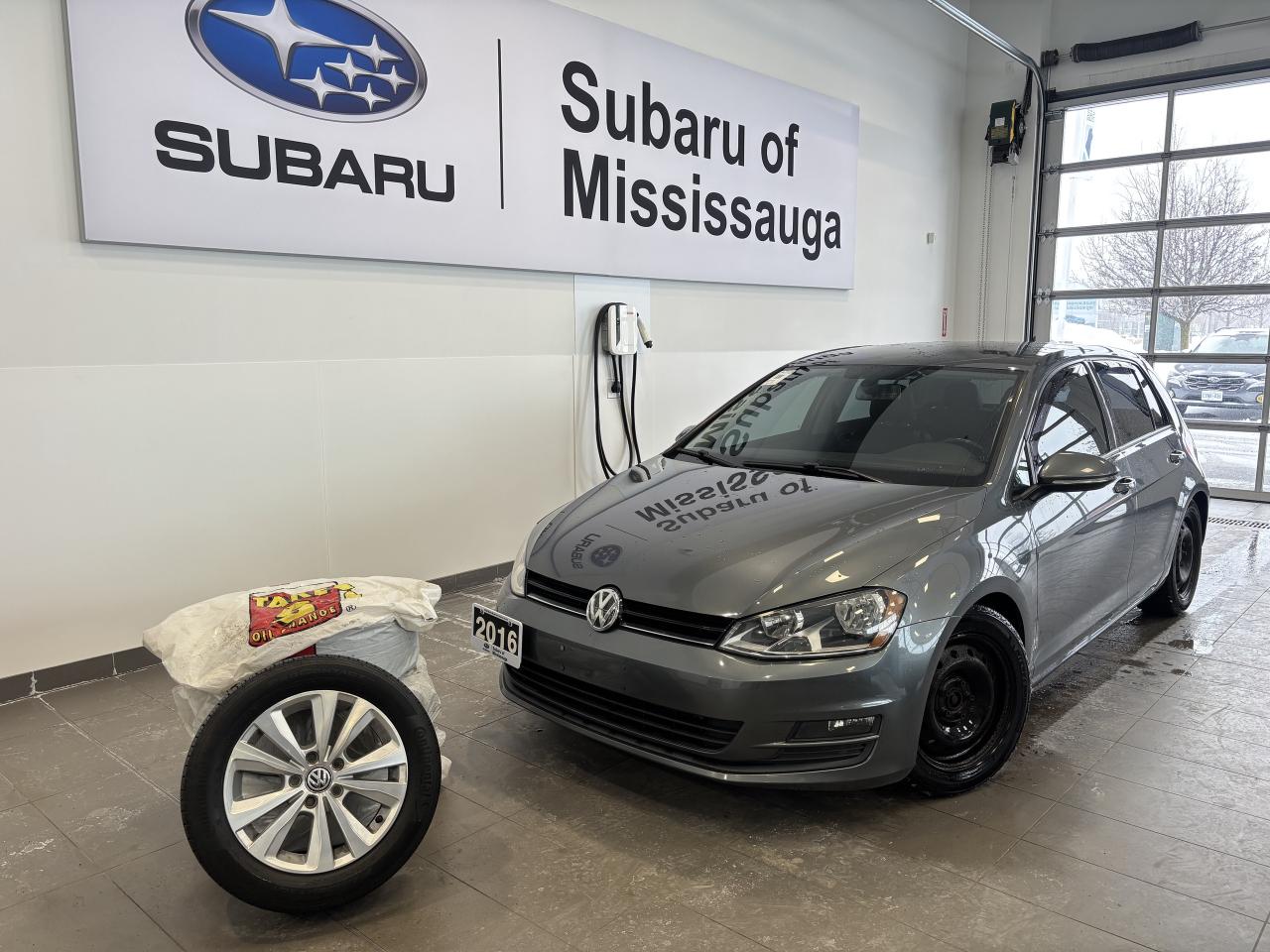 2016 Volkswagen Golf TRENDLINE   CLEAN CARFAX   WINTER SET!  SOLD AS-IS Photo