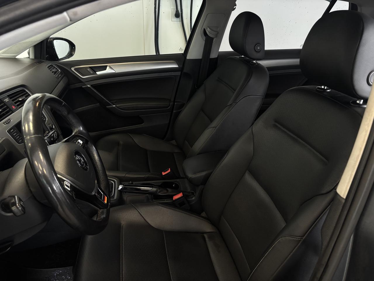 2016 Volkswagen Golf TRENDLINE   CLEAN CARFAX   WINTER SET!  SOLD AS-IS Photo