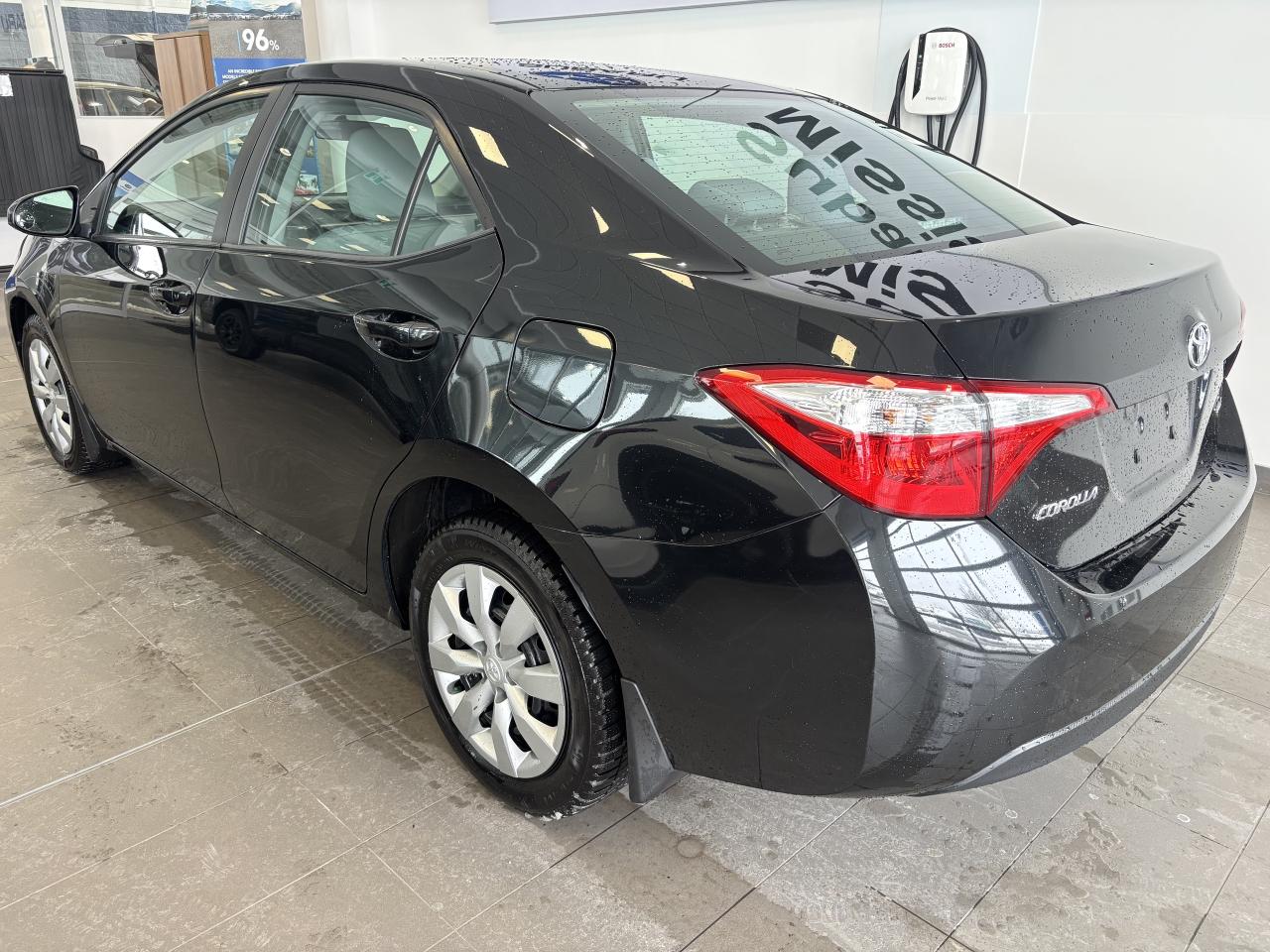 2016 Toyota Corolla LE MODEL   LOW KM   2 SETS OF TIRES   REVERSE CAM Photo