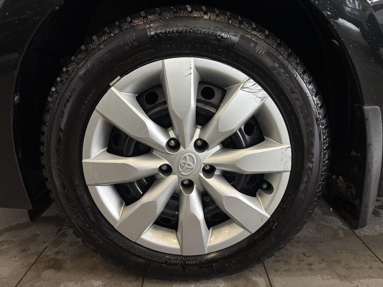 2016 Toyota Corolla LE MODEL   LOW KM   2 SETS OF TIRES   REVERSE CAM Photo