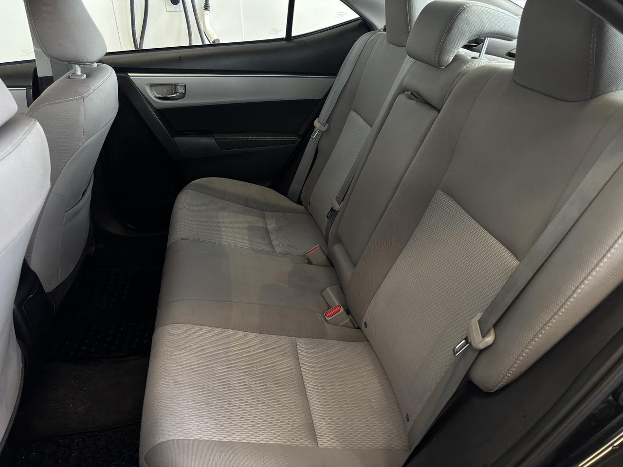 2016 Toyota Corolla LE MODEL   LOW KM   2 SETS OF TIRES   REVERSE CAM Photo