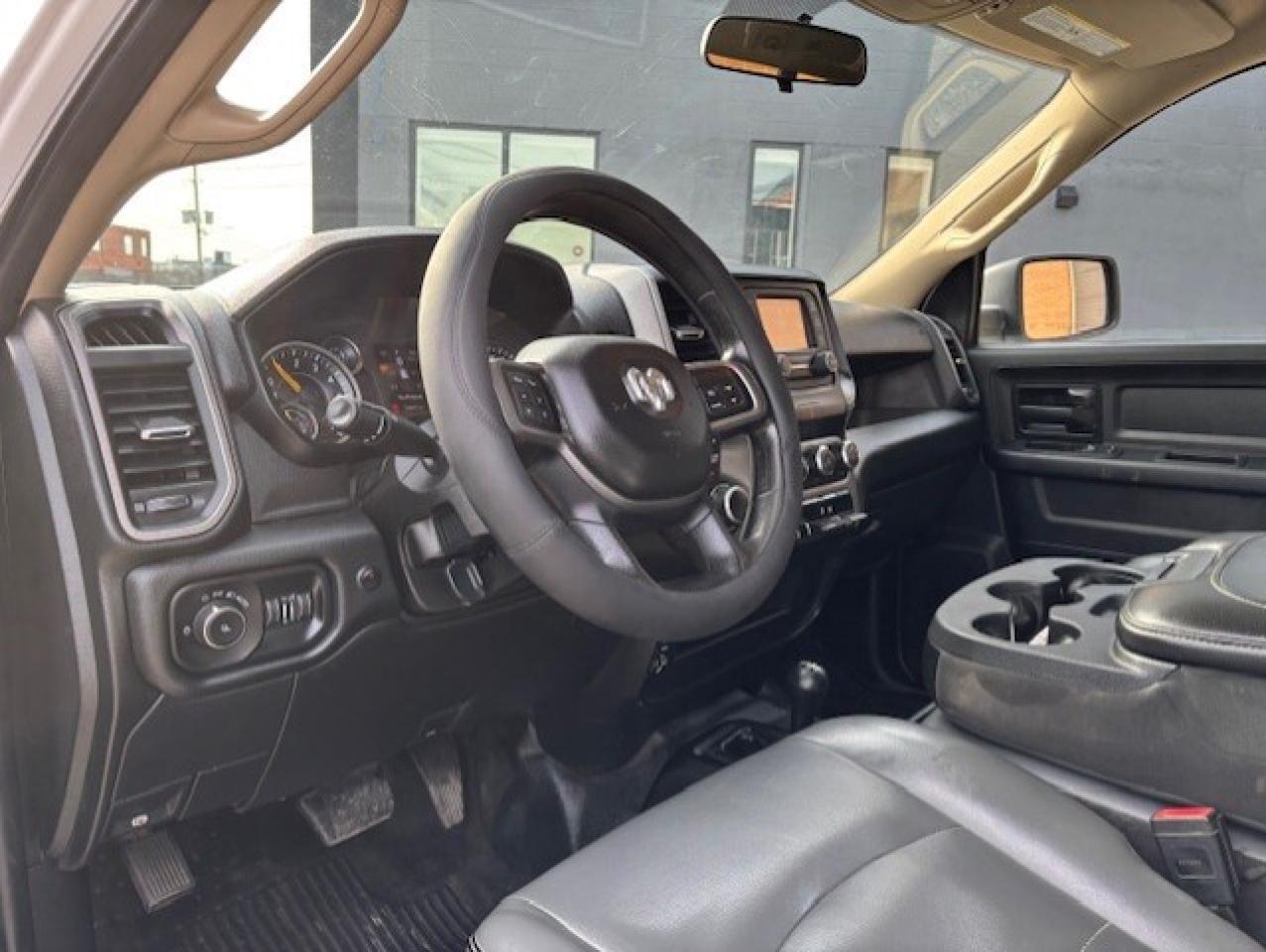 2019 RAM 2500 4X4 V8 TRADESMAN-CREW CAB LONG BOX-1 OWNER-FINANCE Photo