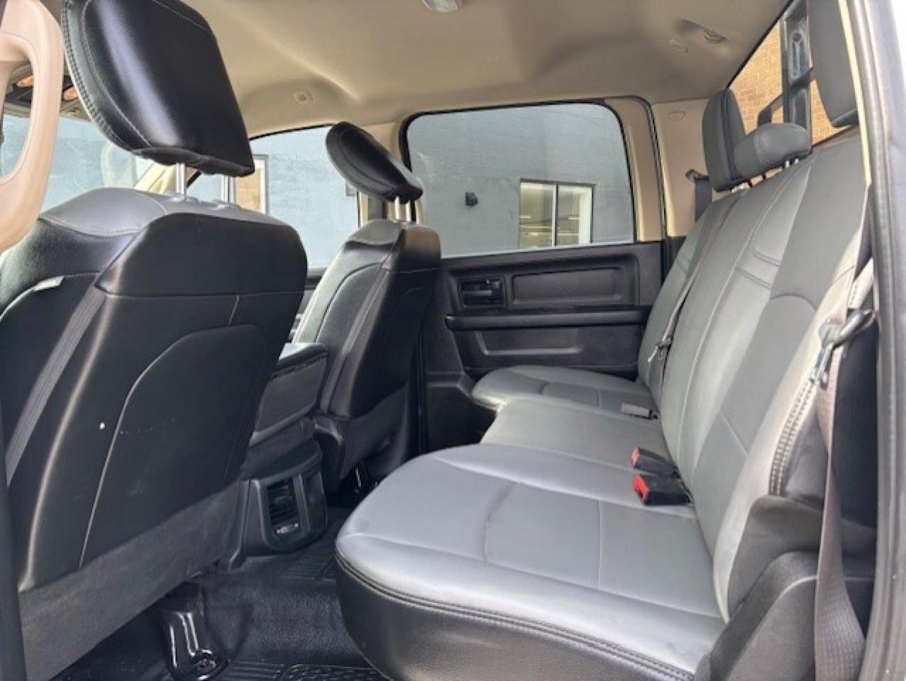 2019 RAM 2500 4X4 V8 TRADESMAN-CREW CAB LONG BOX-1 OWNER-FINANCE Photo