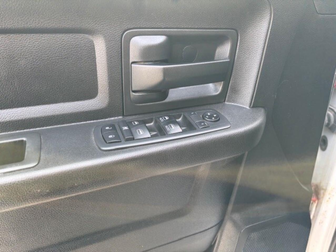 2019 RAM 2500 4X4 V8 TRADESMAN-CREW CAB LONG BOX-1 OWNER-FINANCE Photo