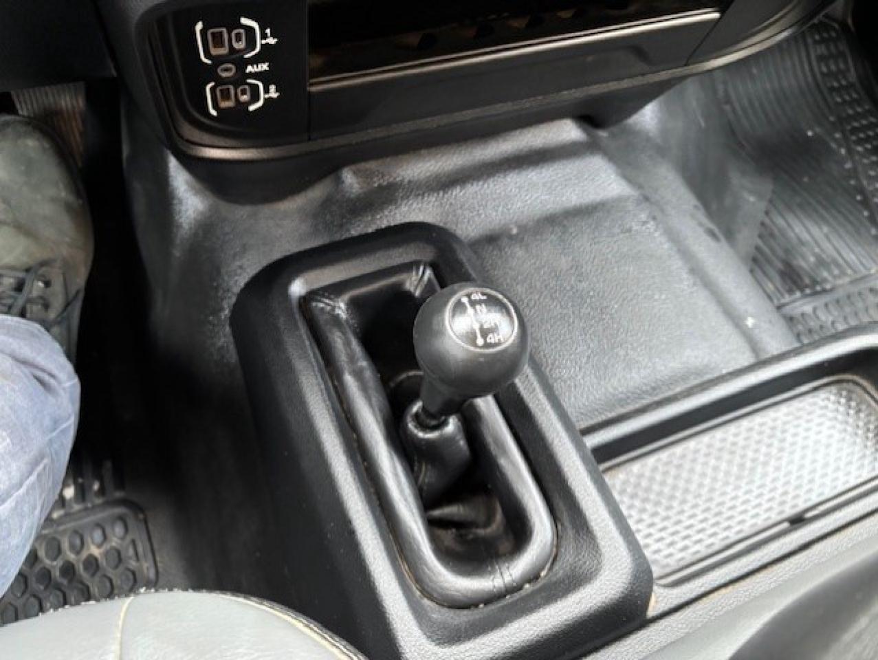 2019 RAM 2500 4X4 V8 TRADESMAN-CREW CAB LONG BOX-1 OWNER-FINANCE Photo