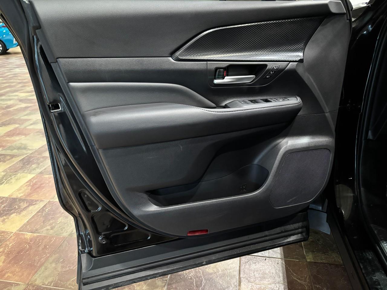 2025 Toyota Grand Highlander Platinum MAX 20 Allow Wheels - Panoramic Moonroof Photo