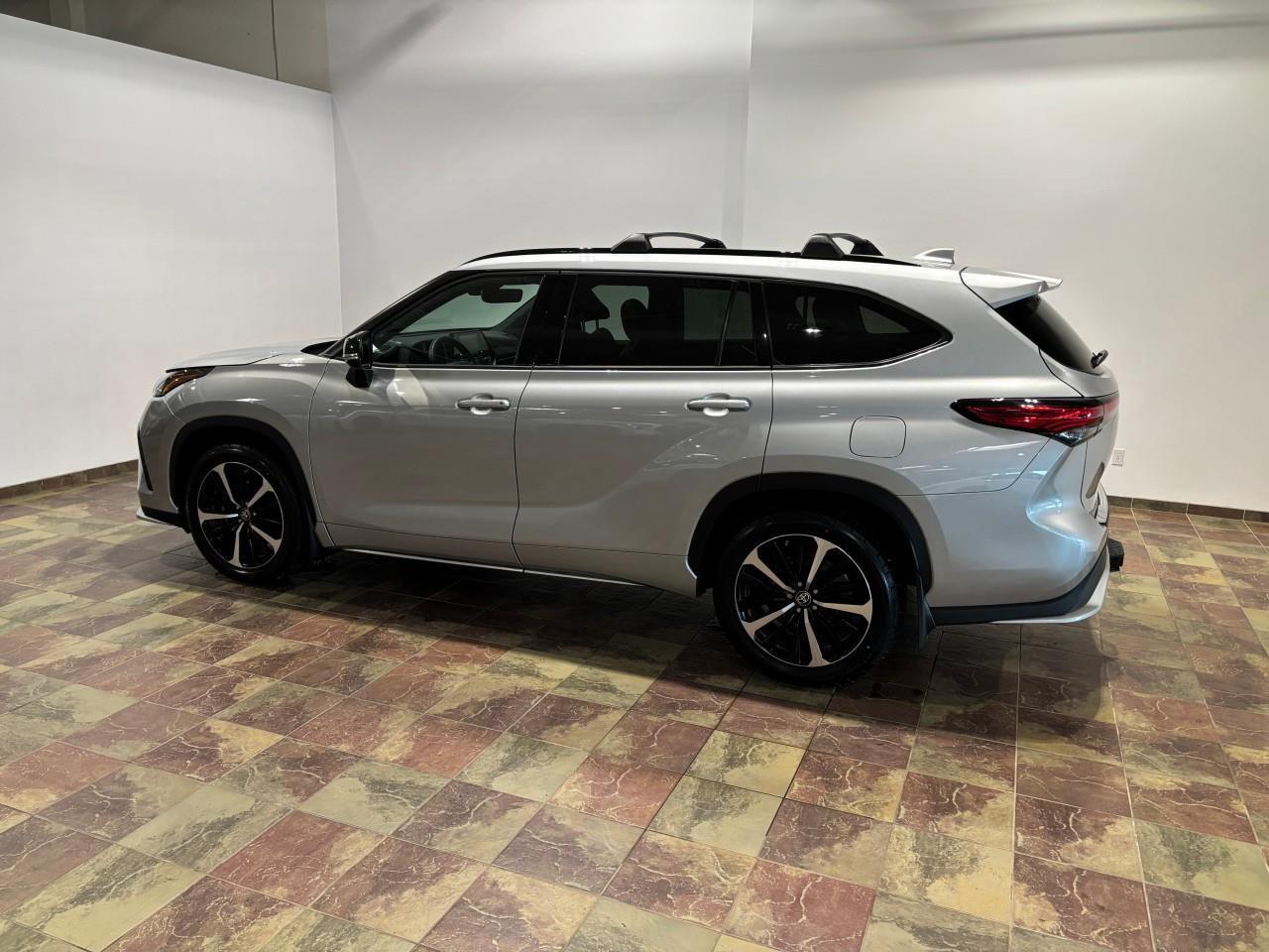 2022 Toyota Highlander XSE Photo4