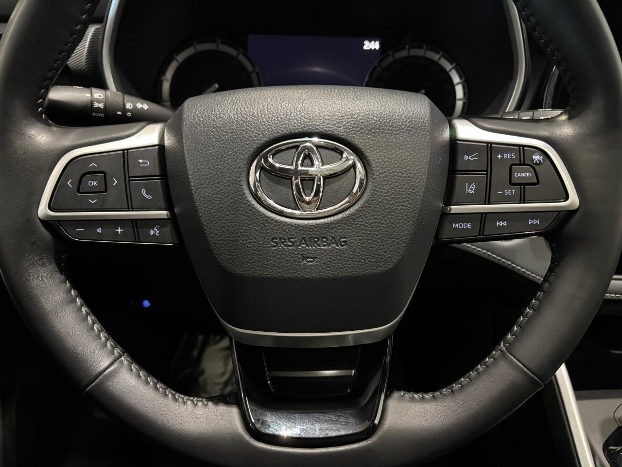 2022 Toyota Highlander XSE Photo