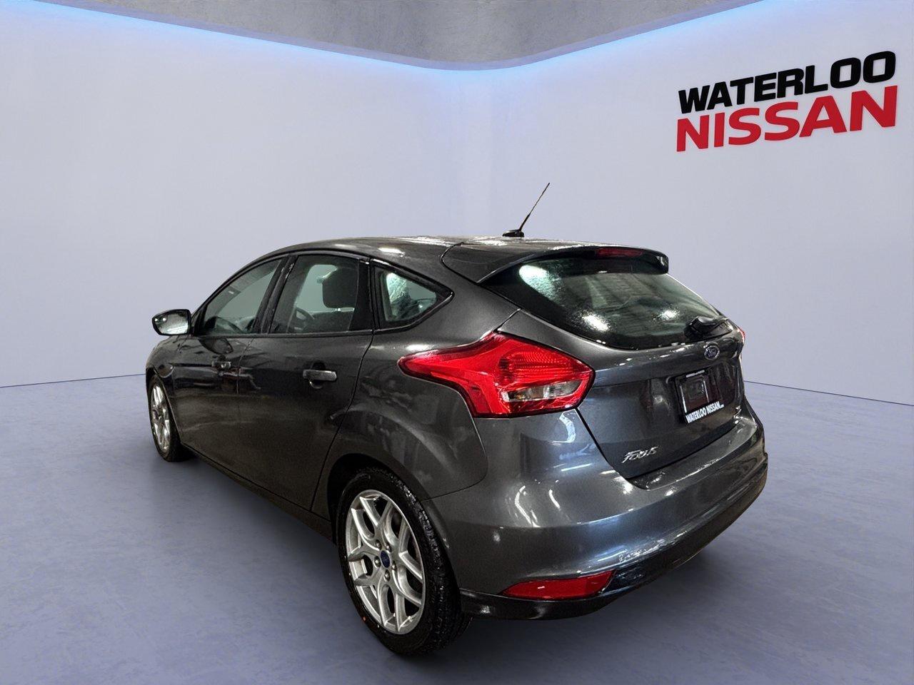 2015 Ford Focus SE Photo2