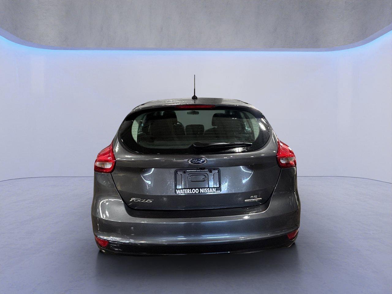2015 Ford Focus SE Photo3