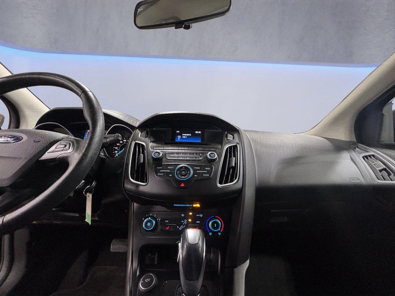 2015 Ford Focus SE Photo