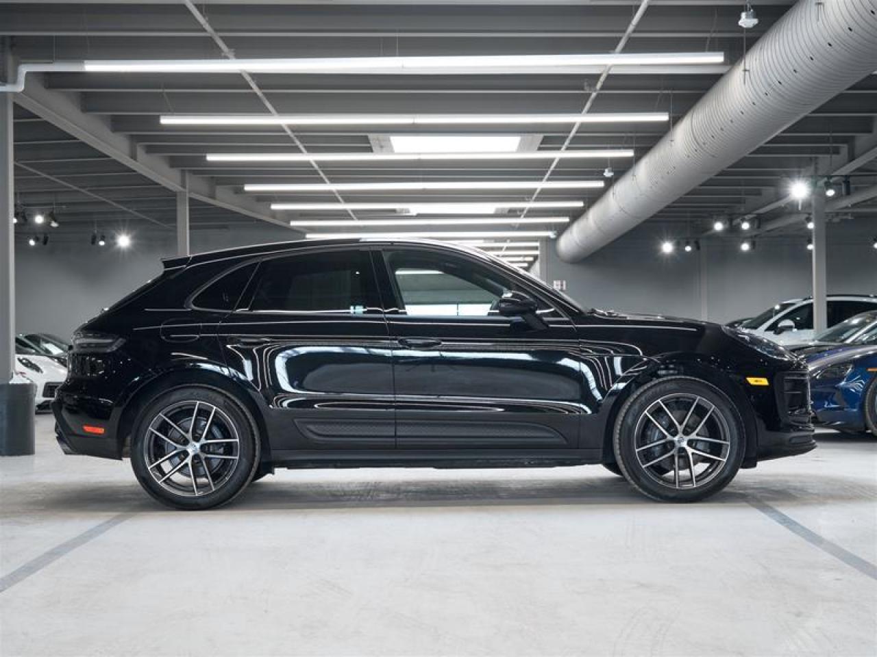2025 Porsche Macan AWD Photo