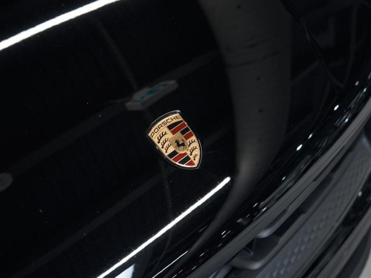 2025 Porsche Macan AWD Photo