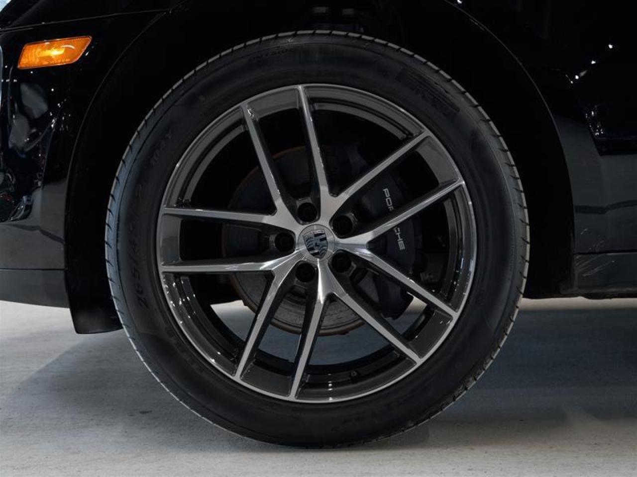 2025 Porsche Macan AWD Photo