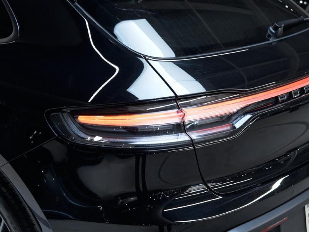 2025 Porsche Macan AWD Photo