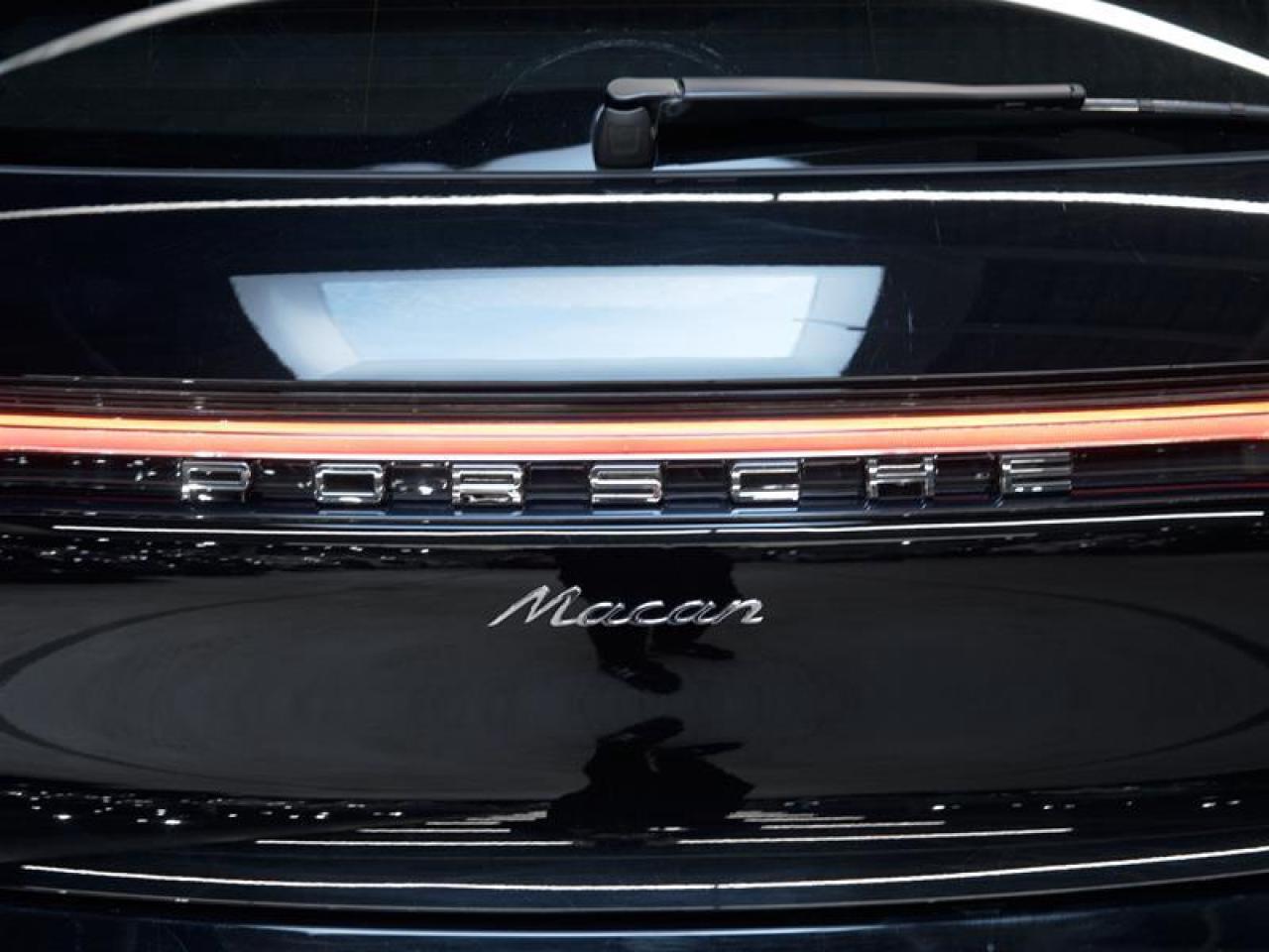 2025 Porsche Macan AWD Photo