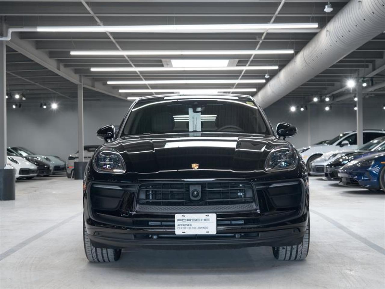 2025 Porsche Macan AWD Photo