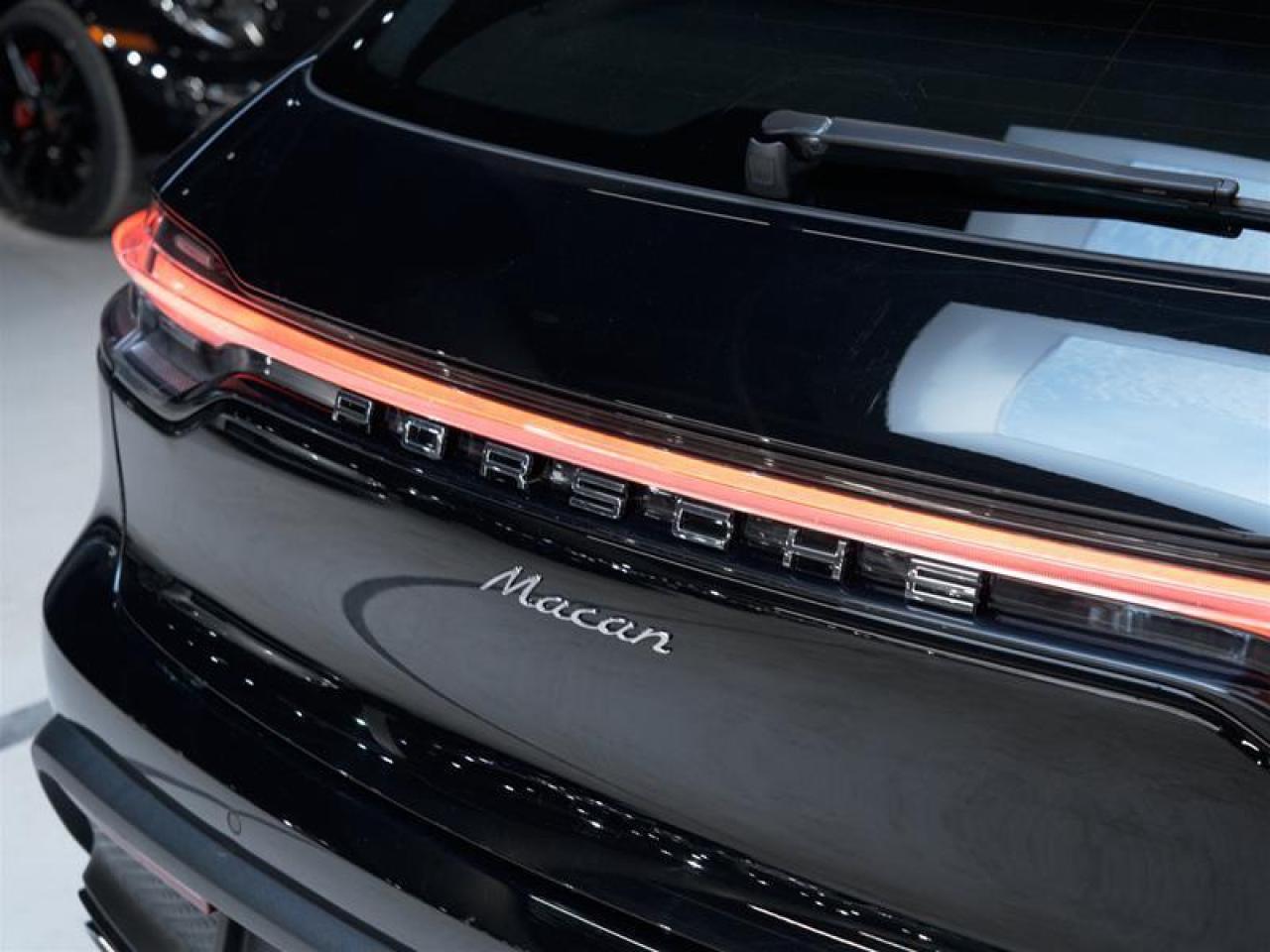 2025 Porsche Macan AWD Photo