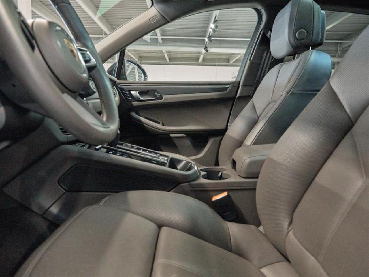 2025 Porsche Macan AWD Photo