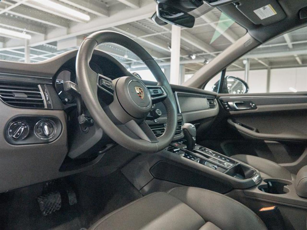 2025 Porsche Macan AWD Photo