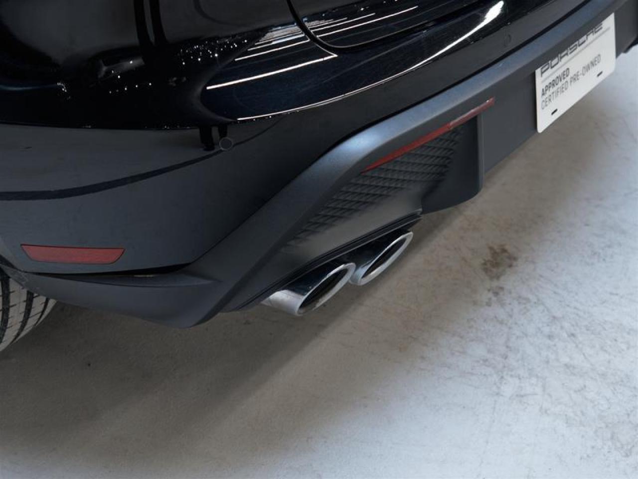 2025 Porsche Macan AWD Photo