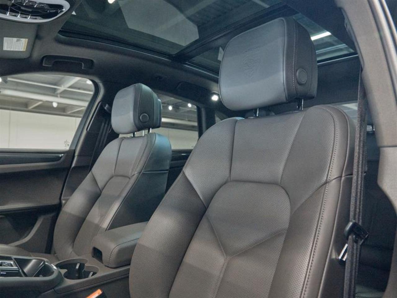 2025 Porsche Macan AWD Photo