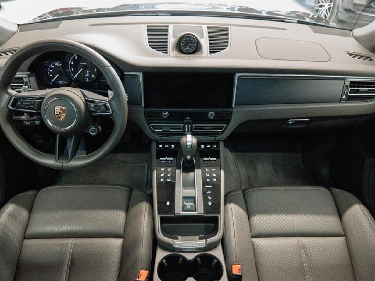 2025 Porsche Macan AWD Photo