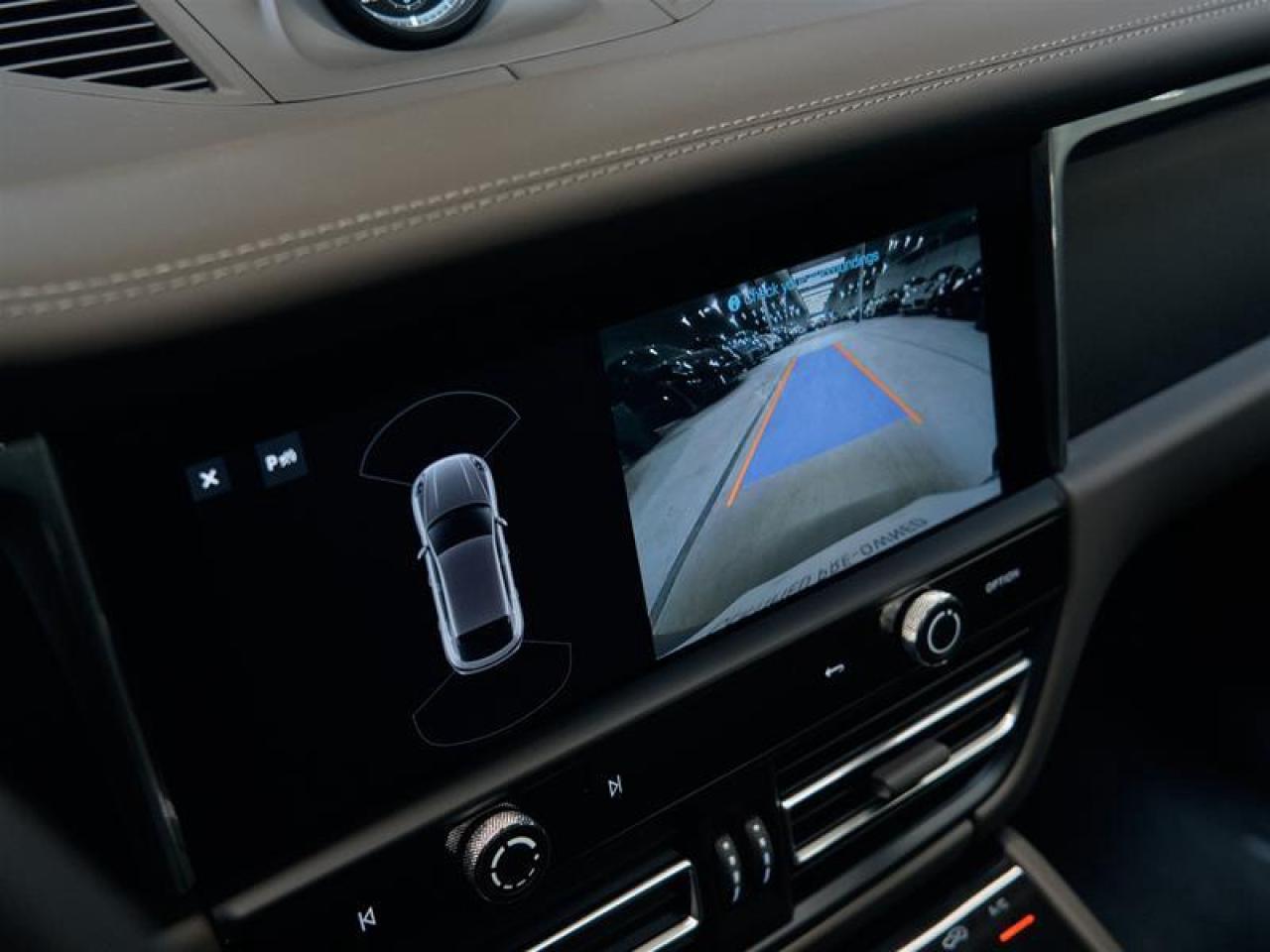 2025 Porsche Macan AWD Photo