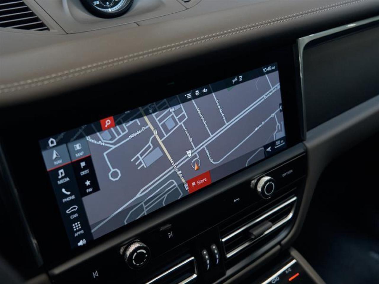 2025 Porsche Macan AWD Photo