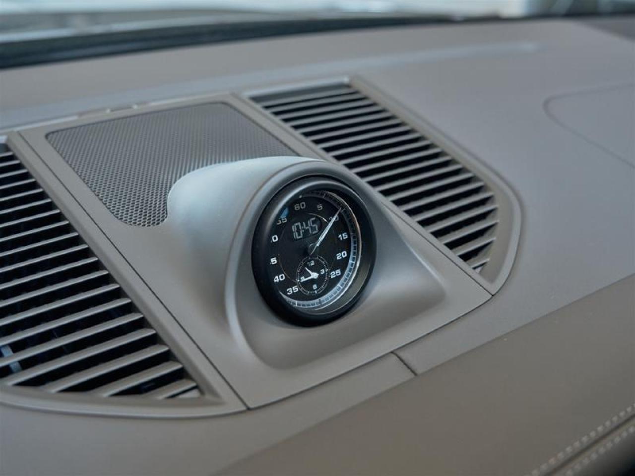 2025 Porsche Macan AWD Photo