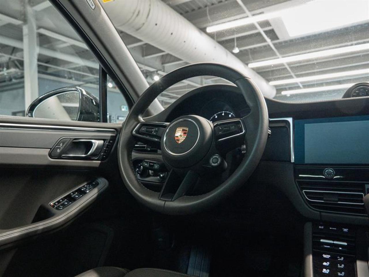 2025 Porsche Macan AWD Photo