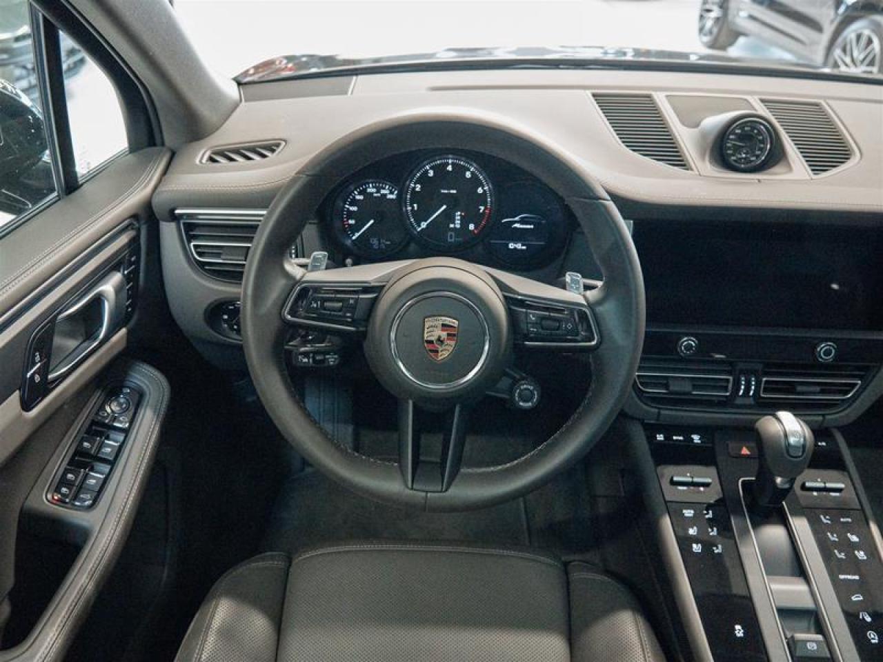 2025 Porsche Macan AWD Photo