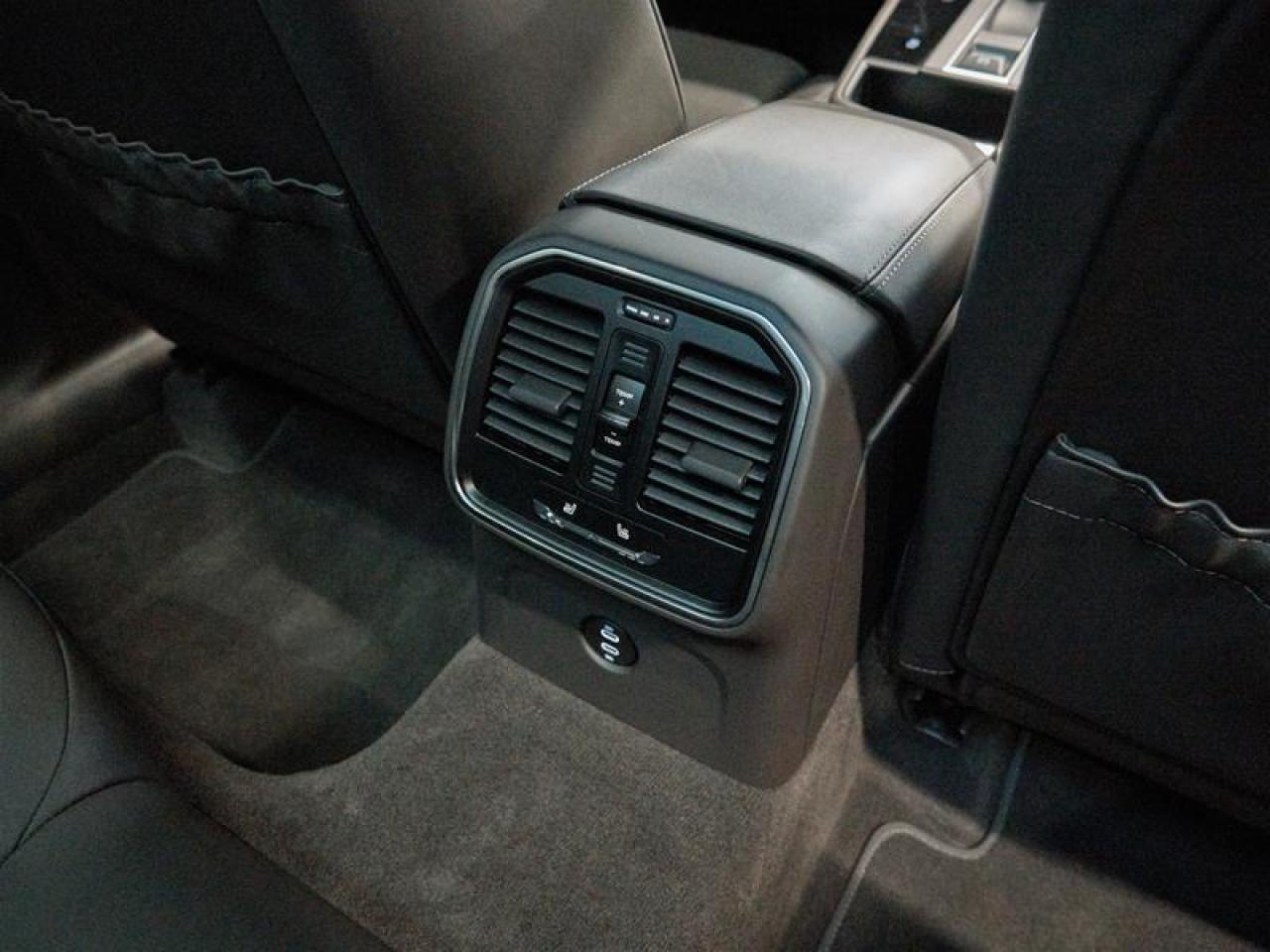 2025 Porsche Macan AWD Photo