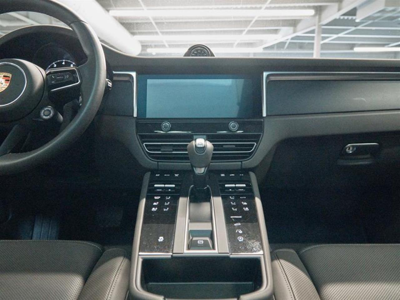 2025 Porsche Macan AWD Photo