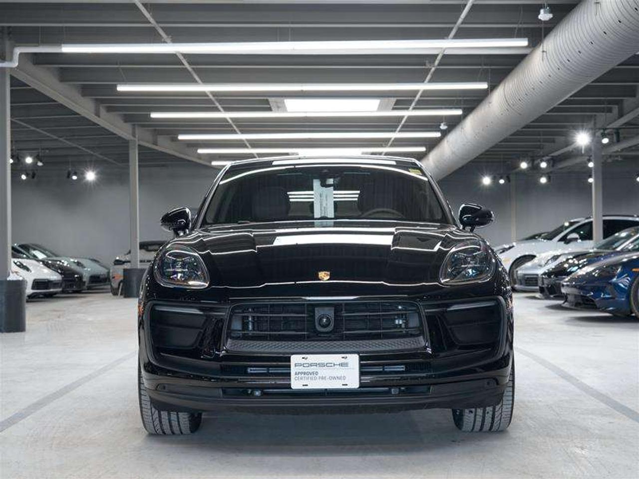 2025 Porsche Macan AWD Photo